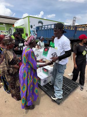 ⁣Omo Owo giving back to the street… The street cannot stop loving you 🥷