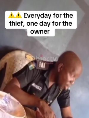 ⁣Man captured the moment a police officer extorted N20,000 from him in his office